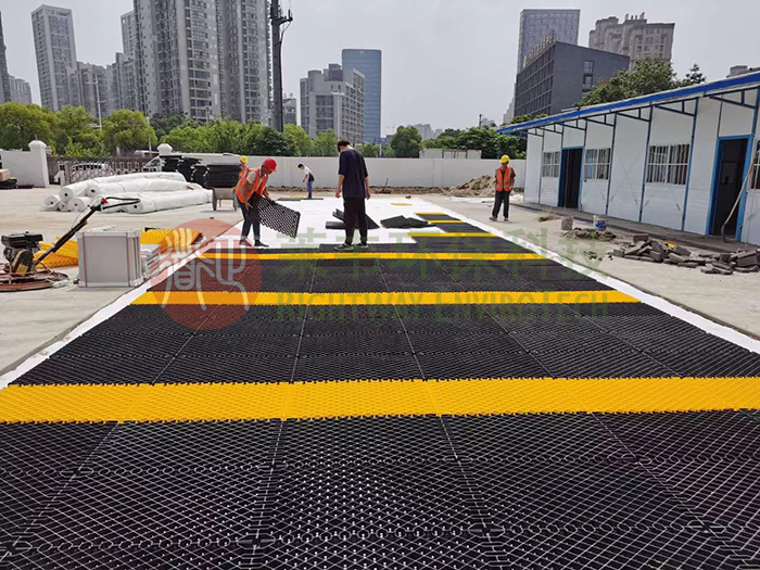 金刚格铺设.jpg